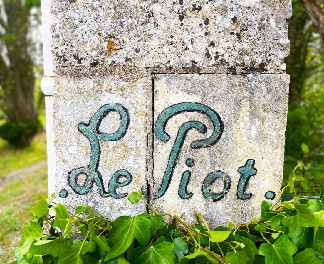 Petit Chateau Le Piot Bed and Breakfast Fleurance Exterior foto
