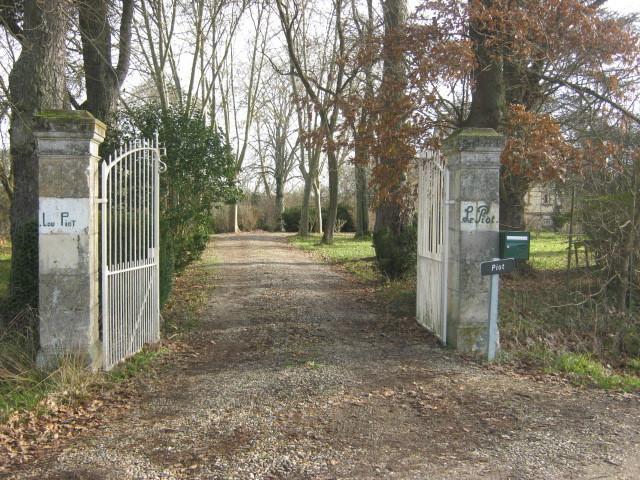 Petit Chateau Le Piot Bed and Breakfast Fleurance Exterior foto